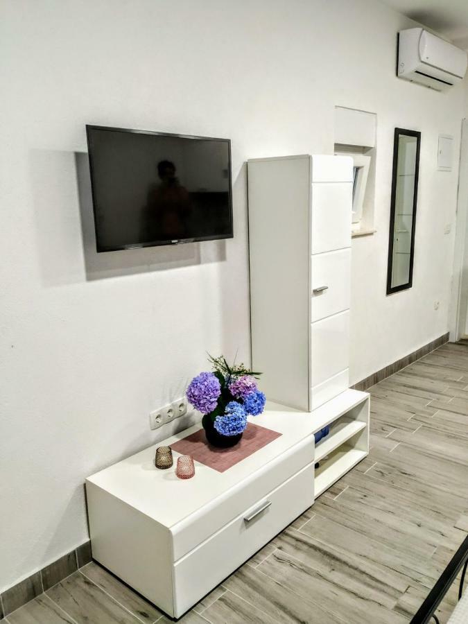 Studio Apartman Violeta II - 50M From The Beach Trogir Exteriér fotografie