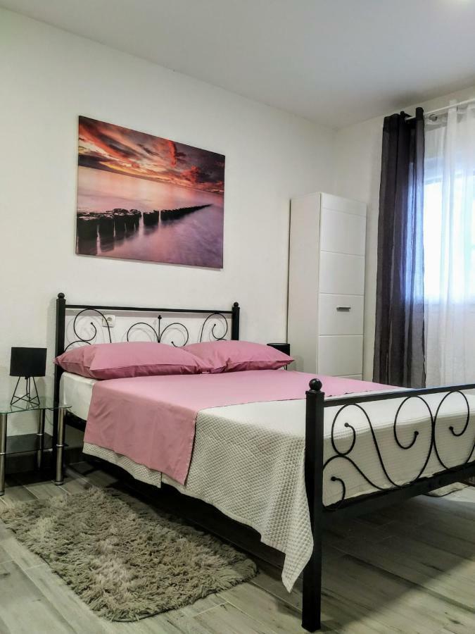Studio Apartman Violeta II - 50M From The Beach Trogir Exteriér fotografie