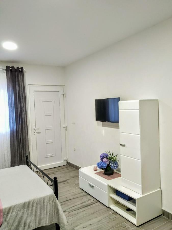 Studio Apartman Violeta II - 50M From The Beach Trogir Exteriér fotografie